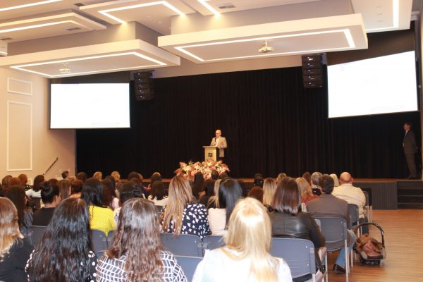 Colégio Batista reconhece trabalho de escolas parceiras