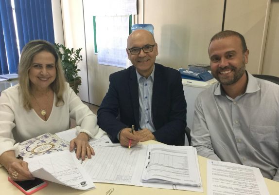 Colégio Batista Unidade Castelo assina termo para implantação de praça