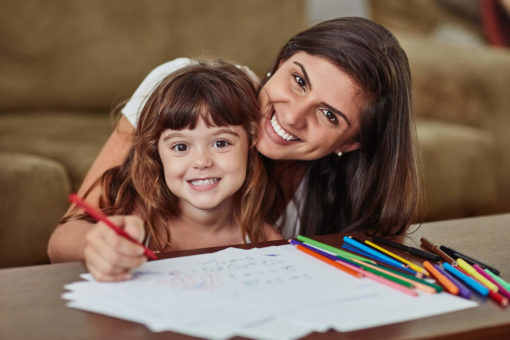 Qual a importância dos pais e da escola no desenvolvimento cognitivo dos filhos?