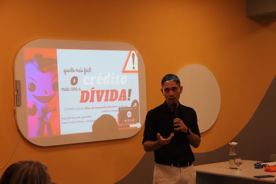 Educação Financeira é tema de palestra ministrada por ex-estudante do Colégio Batista